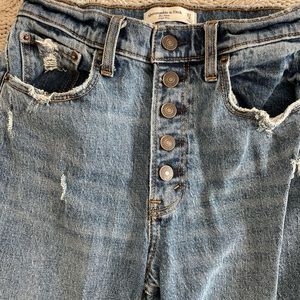 Abercrombie Denim - Mom High Rise - size 4/27Short